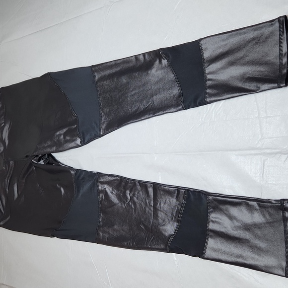Energy Legging - Picture 1 of 11